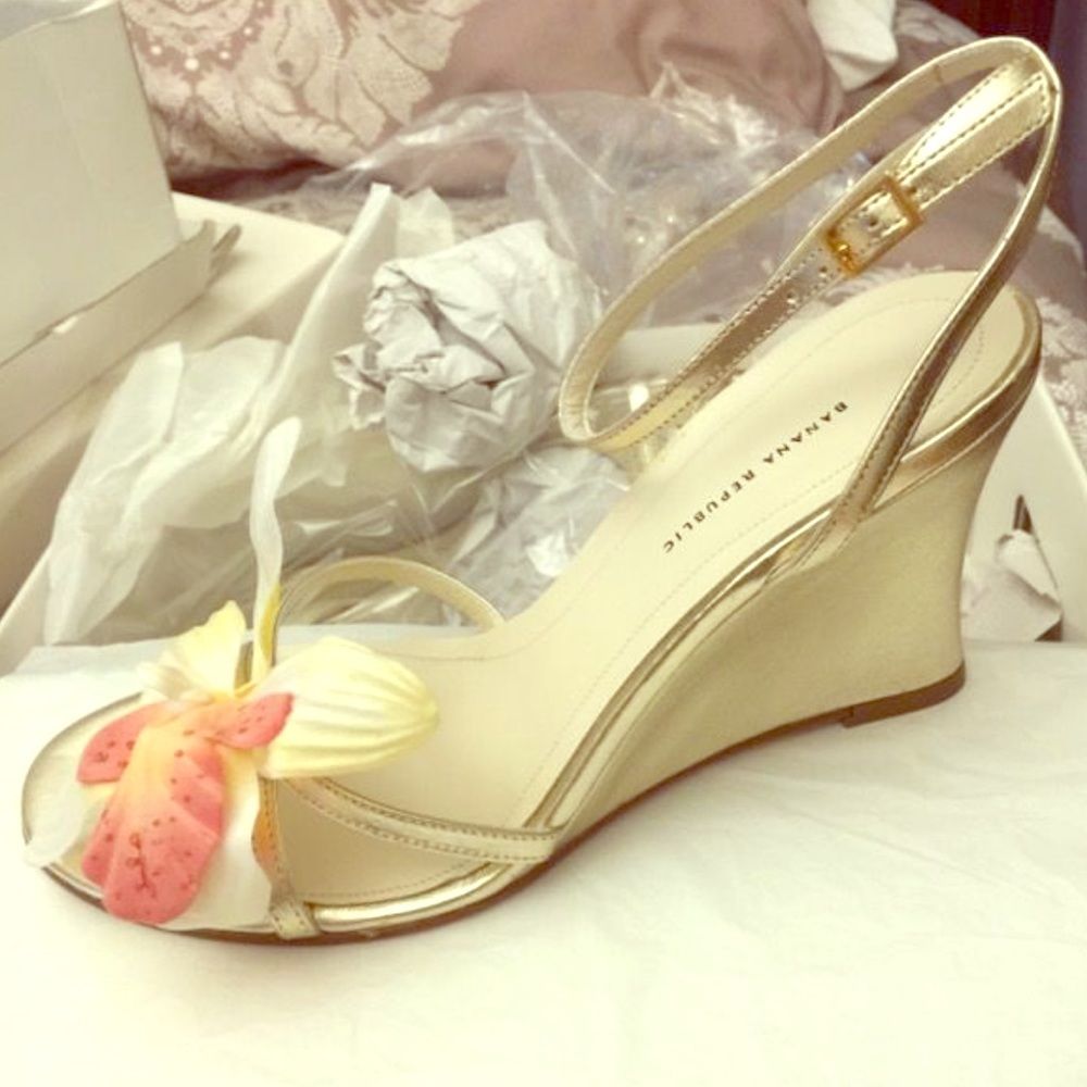 Banana republic wedges!